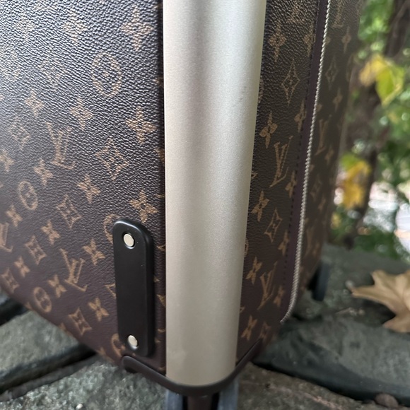 Louis Vuitton M41416 Bandoulière 50 & Louis Vuitton M23203
Horizon 55 combo - Picture 15 of 17